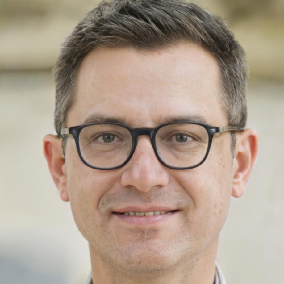 Elías Montenegro, Director de Estrategia Financiera